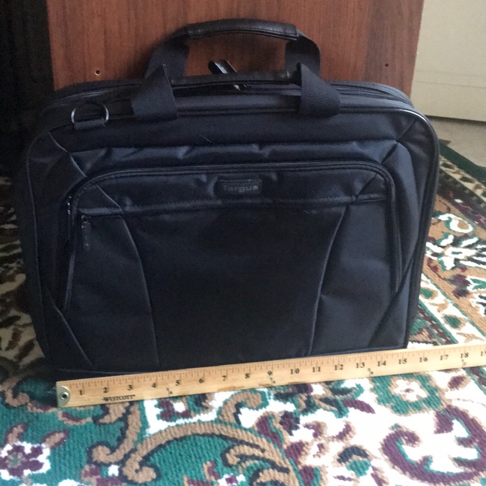 Targus padding laptop bag- black color - Picture 4 of 16